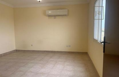 Villa - 5 Bedrooms - 4 Bathrooms for rent in Bu Hamour Street - Abu Hamour - Doha