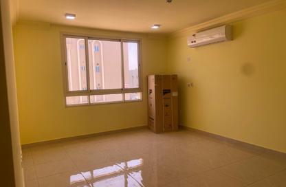 Apartment - 2 Bedrooms - 3 Bathrooms for rent in Al Nasr - Doha