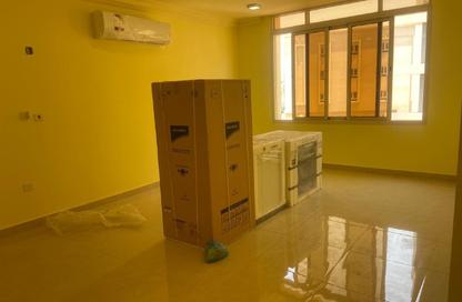 Apartment - 2 Bedrooms - 3 Bathrooms for rent in Al Nasr - Doha