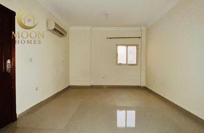Apartment - 1 Bedroom - 2 Bathrooms for rent in Umm Ghwailina Comm - Umm Ghuwalina - Umm Ghuwailina - Doha Apartment - 1 Bedroom - 2 Bathrooms for rent in Umm Ghwailina Comm - Umm Ghuwalina - Umm Ghuwailina - Doha