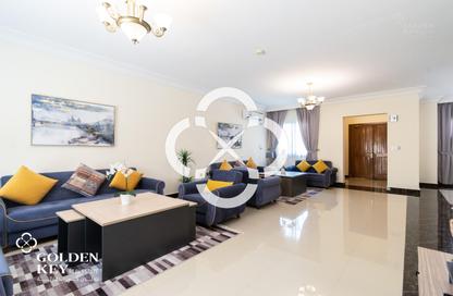 مجمع سكني - 4 غرف نوم - 5 حمامات للايجار في حدائق الفردان - ابو سدرة - الريان - الدوحة