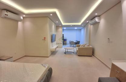 Apartment - Studio - 1 Bathroom for rent in Umm Ghuwailina 4 - Umm Ghuwailina - Doha
