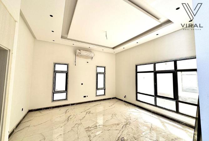 1004563 - Property Image 3