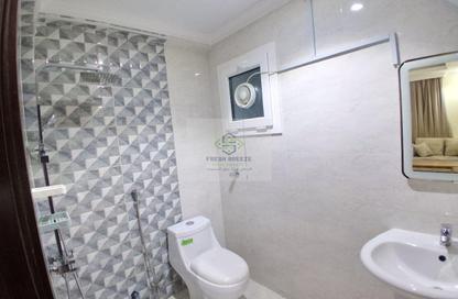 Apartment - 2 Bedrooms - 2 Bathrooms for rent in Umm Ghuwailina 4 - Umm Ghuwailina - Doha