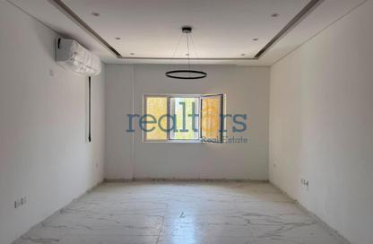 Apartment - 2 Bedrooms - 2 Bathrooms for rent in Bin Omran 35 - Fereej Bin Omran - Doha