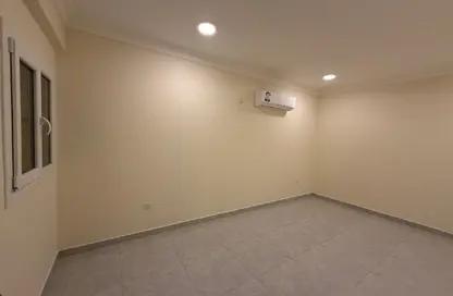 Apartment - 3 Bedrooms - 3 Bathrooms for rent in Muraikh - AlMuraikh - Doha