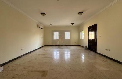 Villa - 6 Bedrooms - 7 Bathrooms for rent in Al Kheesa - Al Kheesa - Umm Salal Mohammed