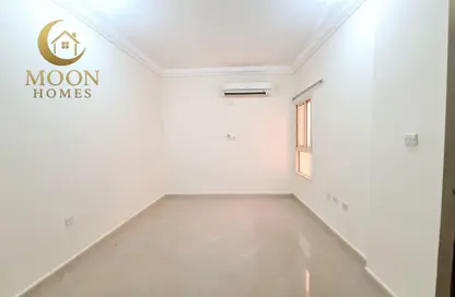 Apartment - 1 Bedroom - 1 Bathroom for rent in Umm Ghwailina Comm - Umm Ghuwalina - Umm Ghuwailina - Doha