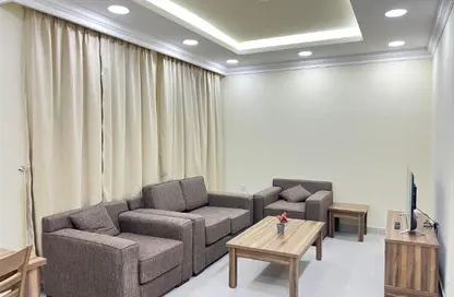 Apartment - 2 Bedrooms - 2 Bathrooms for rent in Umm Ghwailina Comm - Umm Ghuwalina - Umm Ghuwailina - Doha