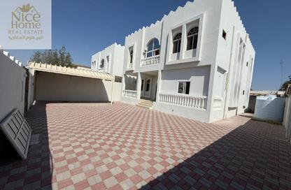 Villa - Studio - 4 Bathrooms for rent in Al Maamoura - Doha