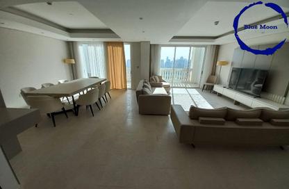 Penthouse - 3 Bedrooms - 4 Bathrooms for rent in Viva West - Viva Bahriyah - The Pearl Island - Doha