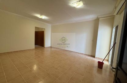 Apartment - 2 Bedrooms - 3 Bathrooms for rent in Umm Ghwailina Comm - Umm Ghuwalina - Umm Ghuwailina - Doha