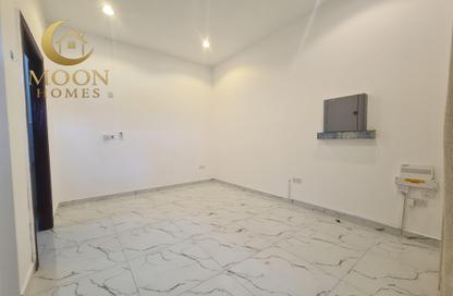 Apartment - Studio - 1 Bathroom for rent in Umm Ghwailina Comm - Umm Ghuwalina - Umm Ghuwailina - Doha Apartment - Studio - 1 Bathroom for rent in Umm Ghwailina Comm - Umm Ghuwalina - Umm Ghuwailina - Doha