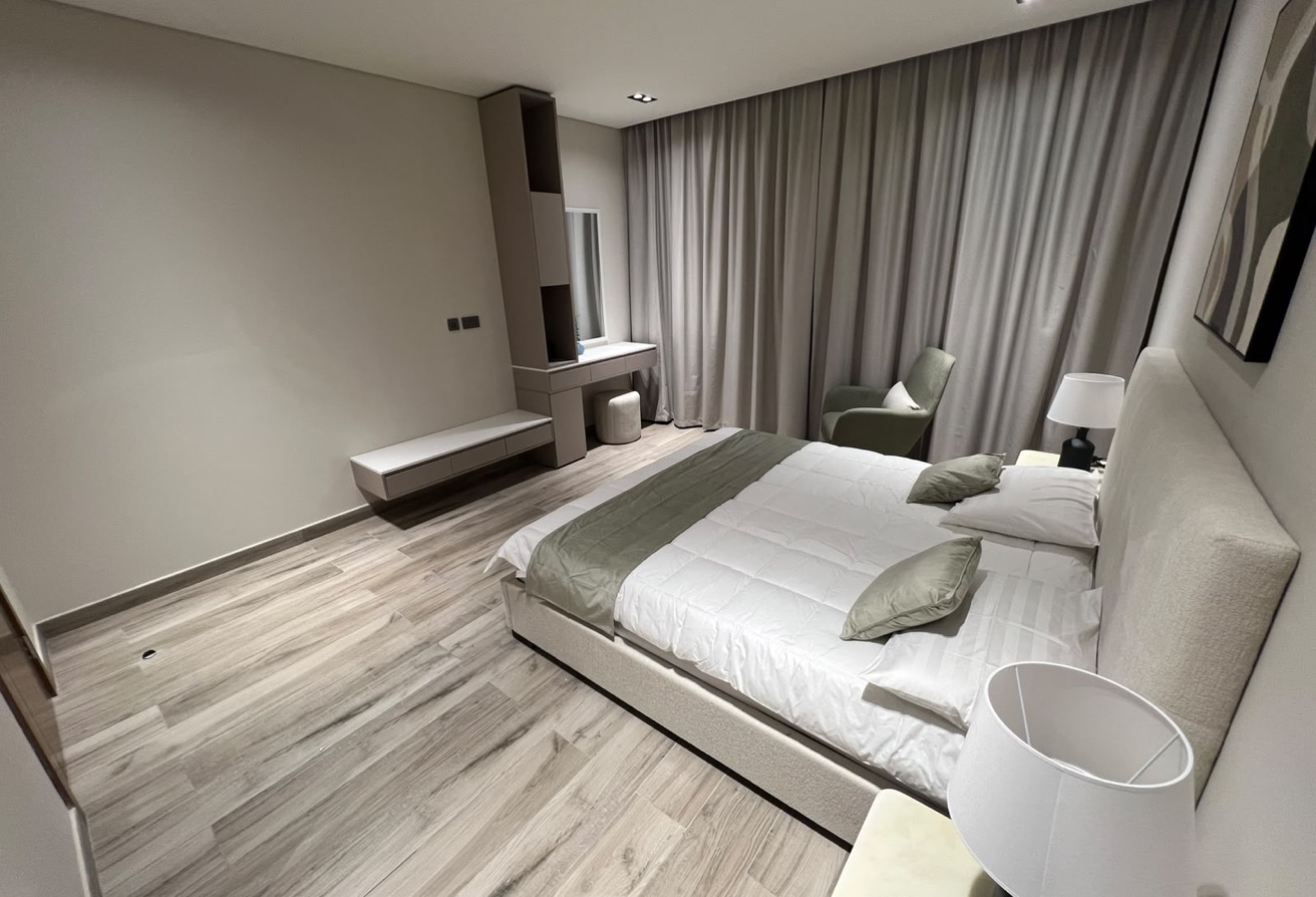 LUXURIOUS BRAND NEW 1BHK IN-FRONT OF VENDOME ! thumbnail 3