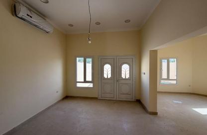 Villa - 6 Bedrooms - 7 Bathrooms for rent in Al Luqta - Al Luqta - Doha