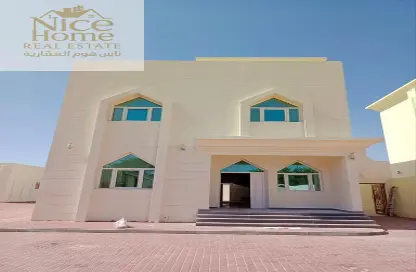 فيلا - 3 غرف نوم - 3 حمامات للايجار في شمال مويثر - منطقة مويثر - الدوحة