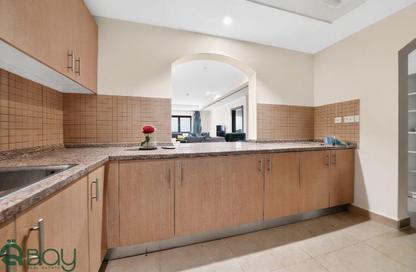 Apartment - 1 Bedroom - 2 Bathrooms for rent in West Porto Drive - Porto Arabia - The Pearl Island - Doha Apartment - 1 Bedroom - 2 Bathrooms for rent in West Porto Drive - Porto Arabia - The Pearl Island - Doha