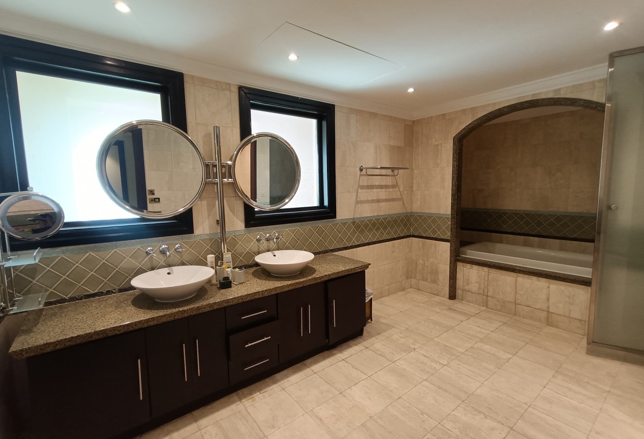 Luxury 5BR Duplex Penthouse| 499 SQM| Marina View thumbnail 22