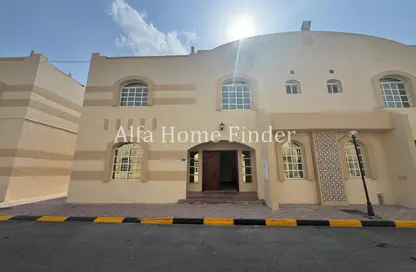 فيلا - 5 غرف نوم - 4 حمامات للايجار في فلل عين خالد - عين خالد - الدوحة