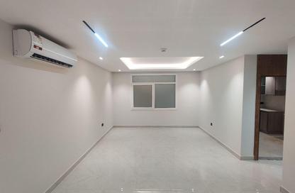 Apartment - 2 Bedrooms - 2 Bathrooms for rent in Al Mansoura - Al Mansoura - Doha
