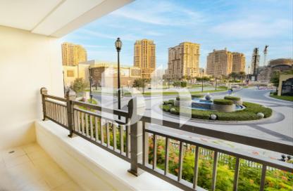 Townhouse - 2 Bedrooms - 3 Bathrooms for rent in Hilton Doha The Pearl Residences - Abraj Quartiers - The Pearl Island - Doha