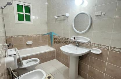 Apartment - 3 Bedrooms - 3 Bathrooms for rent in Madinat Khalifa South - Madinat Khalifa - Doha