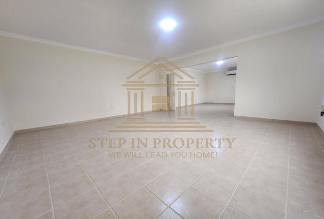 54101968 - Property Image 2