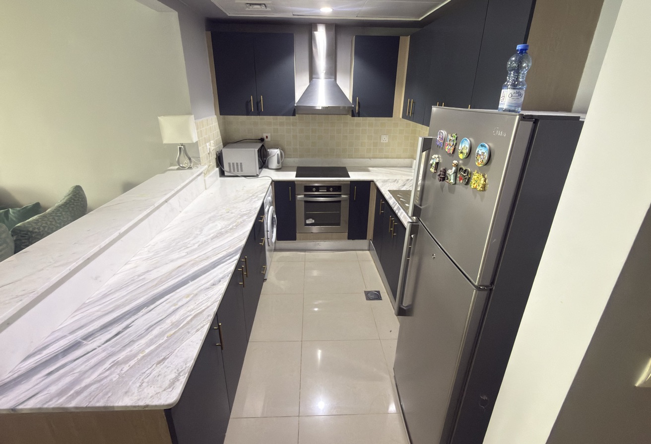 6000 WITH BILLS | ELEGANT STUDIO | PORTO ARABIA thumbnail 7