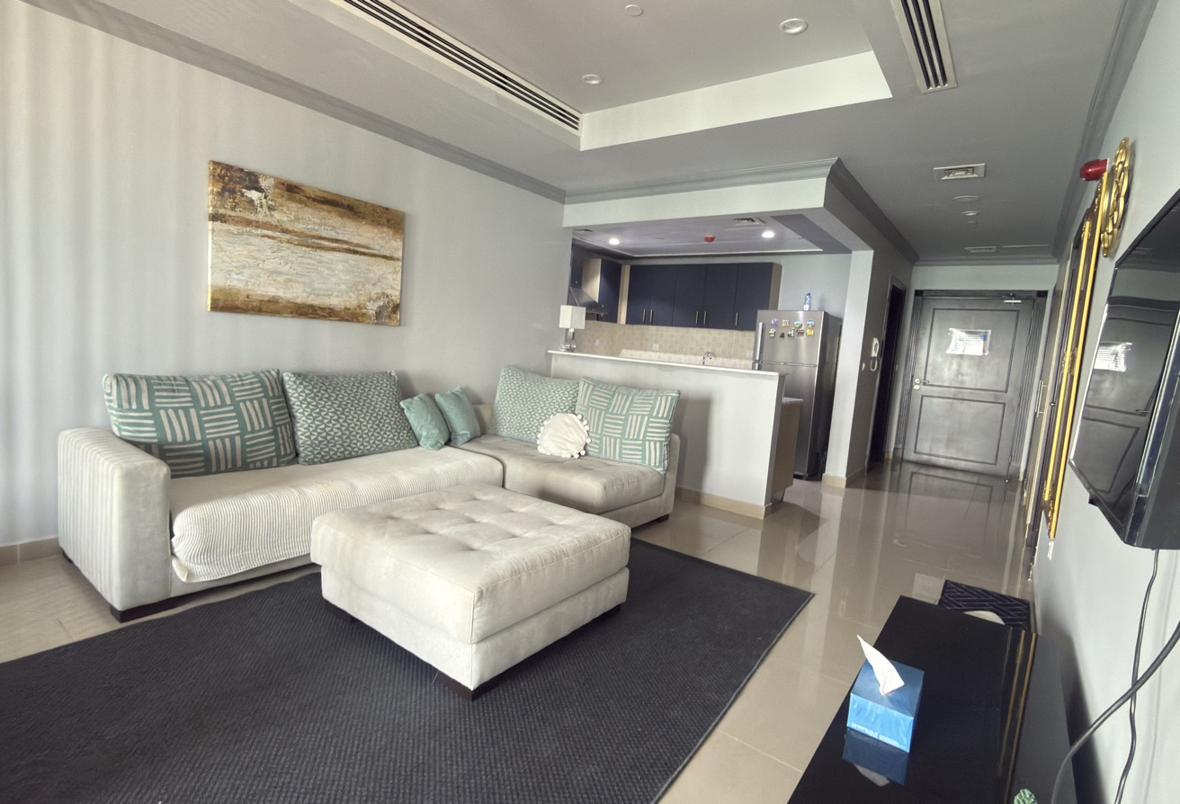 6000 WITH BILLS | ELEGANT STUDIO | PORTO ARABIA thumbnail 4