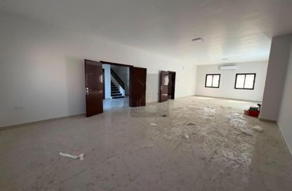 مجمع سكني - 5 غرف نوم - 4 حمامات للايجار في الطريق الدائري الرابع - الطريق الدائري الرابع - الدوحة