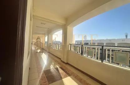 Office Space - 3 Bedrooms - 1 Bathroom for rent in Ammar Bin Yasser Street - Al Aziziyah - Doha