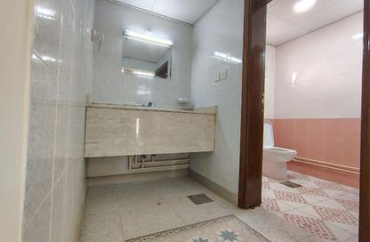Villa - 5 Bedrooms - 6 Bathrooms for rent in Al Nuaija Street - Al Nuaija - Doha