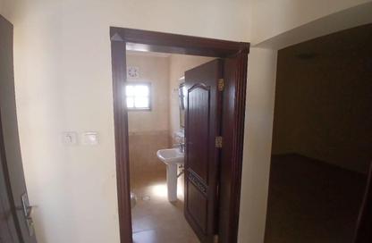 Villa - 5 Bedrooms - 4 Bathrooms for rent in Al Kheesa - Al Kheesa - Umm Salal Mohammed