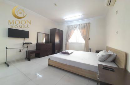 Apartment - Studio - 1 Bathroom for rent in Umm Ghuwalina - Umm Ghuwailina - Doha