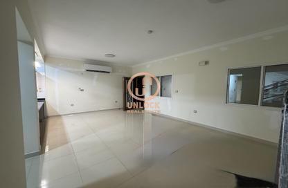 مجمع سكني - 5 غرف نوم - 4 حمامات للايجار في سلاطة الجديدة - سلاطة - الدوحة