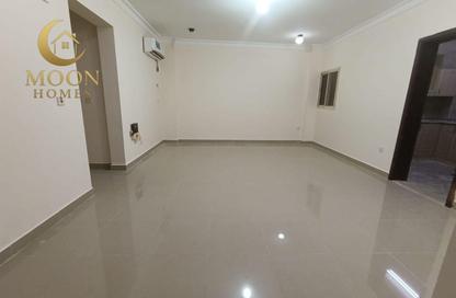 Apartment - 1 Bedroom - 2 Bathrooms for rent in Umm Ghwailina Comm - Umm Ghuwalina - Umm Ghuwailina - Doha Apartment - 1 Bedroom - 2 Bathrooms for rent in Umm Ghwailina Comm - Umm Ghuwalina - Umm Ghuwailina - Doha