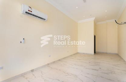 Shop - Studio - 1 Bathroom for rent in Al Nuaija Street - Al Nuaija - Doha