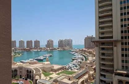 شقة - 2 غرف نوم - 3 حمامات للايجار في طريق بورتو الغربي - بورتو أرابيا - جزيرة اللؤلؤة - الدوحة