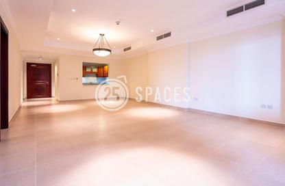 Apartment - 1 Bedroom - 2 Bathrooms for rent in West Porto Drive - Porto Arabia - The Pearl Island - Doha