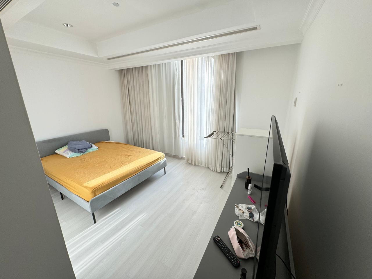 LUXURY ONE BEDROOM FULLY FURNISHED FRENCH STYLE thumbnail 4