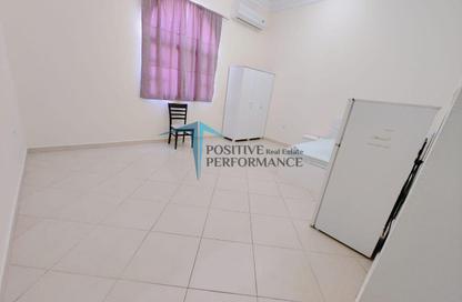 Apartment - Studio - 1 Bathroom for rent in Al Dafna - Al Dafna - Doha