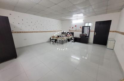 Villa - Studio - 1 Bathroom for rent in Umm Al Seneem Street - Ain Khaled - Doha