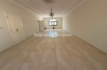 Apartment - 5 Bedrooms - 7 Bathrooms for rent in Duhail Villas - Al Duhail - Doha Apartment - 5 Bedrooms - 7 Bathrooms for rent in Duhail Villas - Al Duhail - Doha