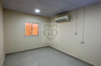 شقة - غرفة نوم - 1 حمام للايجار في شارع المطار القديم - طريق المطار القديم - الدوحة
