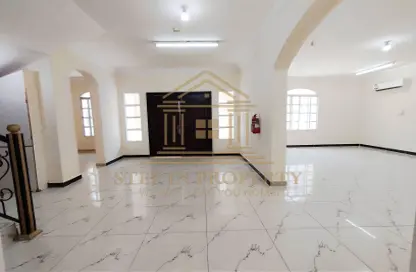 فيلا - 5 غرف نوم - 4 حمامات للايجار في فلل عين خالد - عين خالد - الدوحة