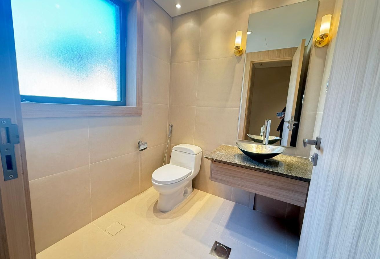 2BHK Luxury Townhouse Sea View Brand New Interior thumbnail 8