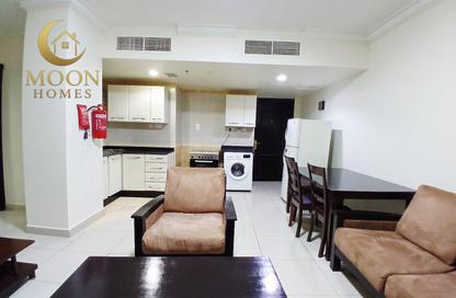 Apartment - 1 Bedroom - 2 Bathrooms for rent in Salaja Street - Doha Al Jadeed - Doha