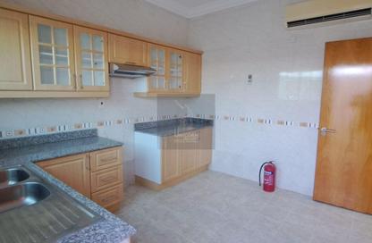 Staff Accommodation - Studio - 5 Bathrooms for rent in Mesaimeer Road - Abu Hamour - Doha