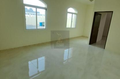 Staff Accommodation - Studio - 5 Bathrooms for rent in Mesaimeer Road - Abu Hamour - Doha