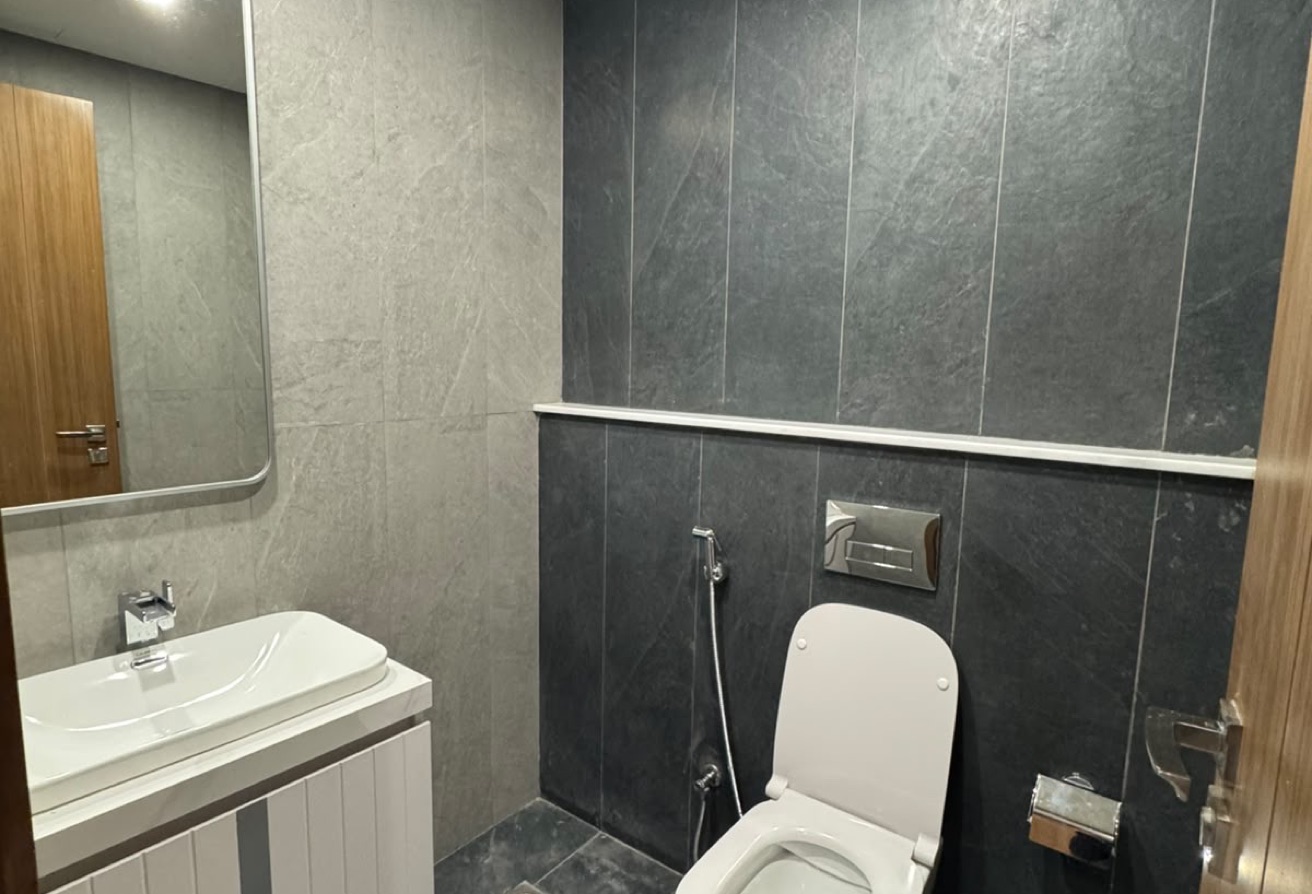 BRAND NEW 2 BEDROOM APARTMENT INFRONT OF VENDOM thumbnail 5